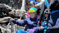 Un hombre de 102 años logra el récord Guinness de ser la persona más anciana en escalar el monte Fuji