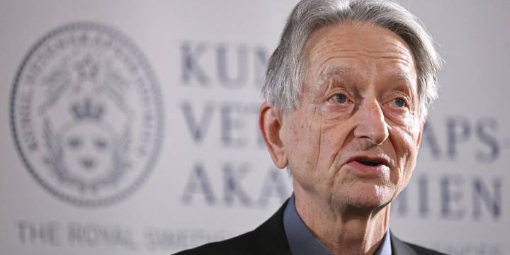'Godfather of AI' Geoffrey Hinton: Short-term profits, not AI endgame is top