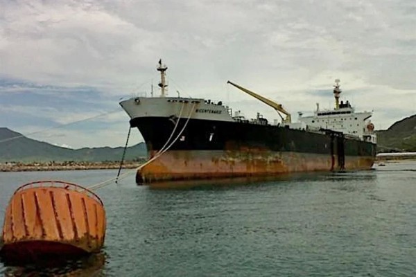Escasean gasolinas... y Cuba goza a Pemex