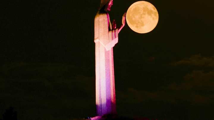 Eclipse solar o cuando el Cristo del Otero "rozó" la luna