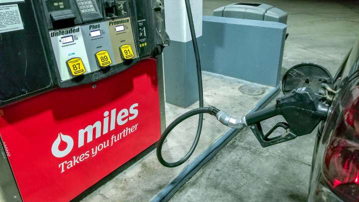 Arizona average gas price up 5 cents from last week, down 20 cents from last year