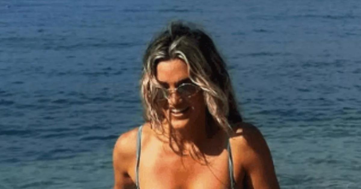 Ashley Roberts flashes sunburnt bum in thong bikini as she admits 'I never learn'