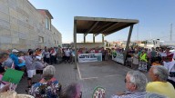 Nueva protesta por la falta de médicos en Talavera la Real: "Parece que estamos mendigando en nuestro centro de salud"