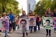 Padres de los 43 exigen revelar evidencias del caso Ayotzinapa
