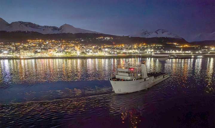 El “Teniente Olivieri” y la “Intrépida” zarparon de Ushuaia