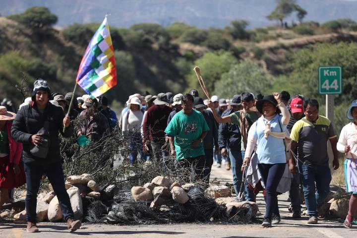 Bolivia elegirá presidente en medio de malestar por falta de combustible y dólares
