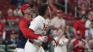 MLB: Venezolano Willson Contreras lanzó su bate contra un coach tras ser expulsado [Video]