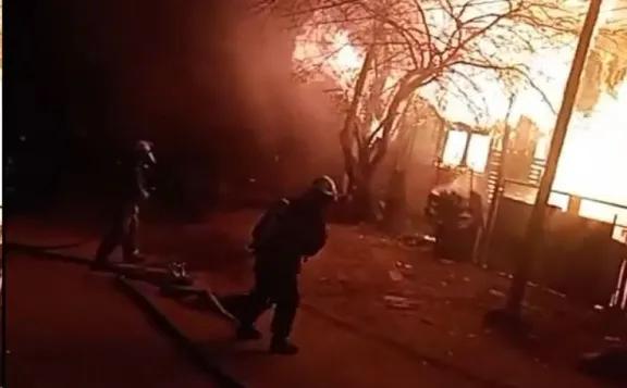 Incendio fatal en Bariloche: murieron dos personas al quedar atrapadas en su vivienda