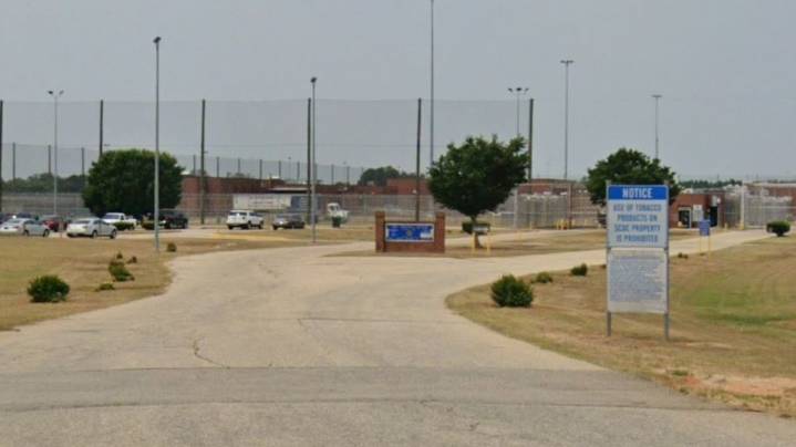 Two South Carolina prison officers stabbed, treated and released