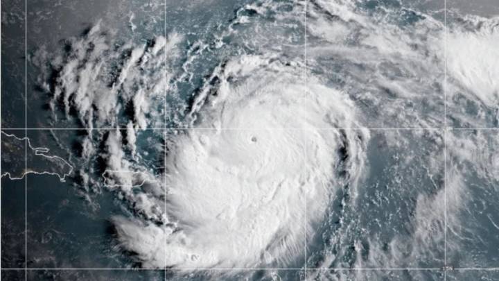 Huracán Erin se convertirse en tormenta de categoría 5 en el Atlántico cerca de las islas del Caribe