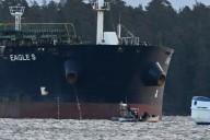 Finlandia acusa a altos oficiales de buque ligado a Rusia por dañar cables submarinos