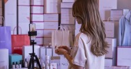 Desinfluencers: Los nuevos personajes que alertan contra el sobreconsumo promovido en redes sociales