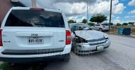 Mujer choca contra camioneta y huye en Matamoros