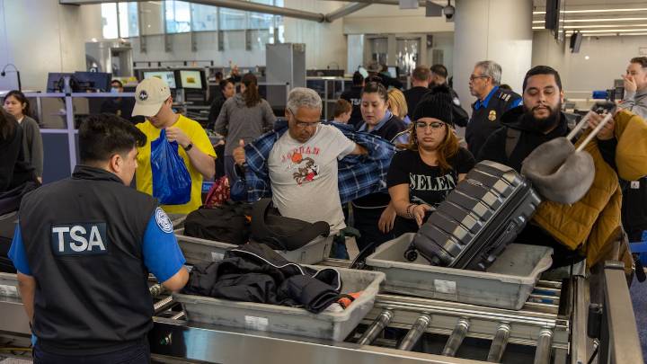 Los hallazgos más insólitos que ha interceptado la TSA en los aeropuertos de Estados Unidos