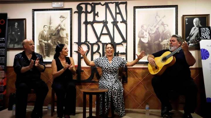 Ana Fargas y Javier Gimeno, en la peña Juan Breva