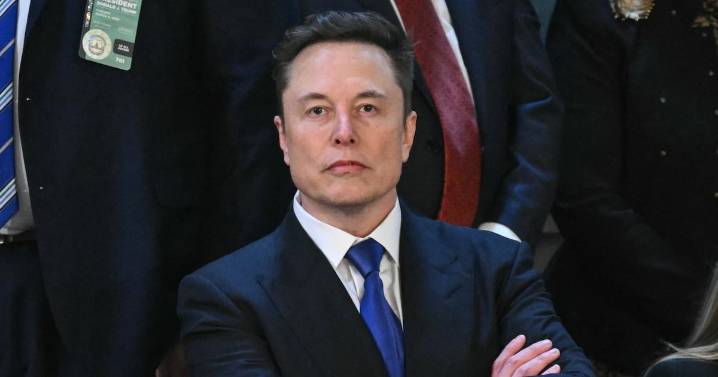 Raging Elon Musk Threatens to Sue Apple for Ranking His App Lower Than Rivals