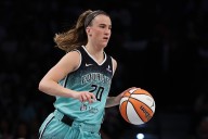 Sabrina Ionescu, Jonquel Jones help spoil Lynx's regular