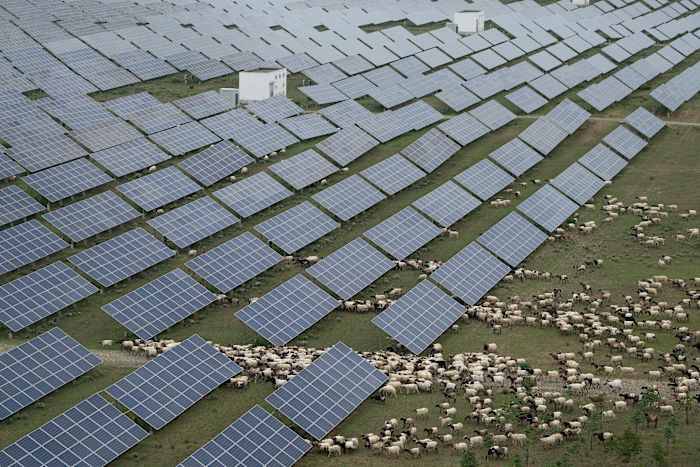 China rushes to build out solar, and emissions edge downward