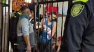 Medellín entrega kits de aseo y colchonetas a sindicados en estaciones de policía