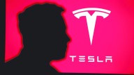 Tesla enfrenta demanda colectiva en California por afirmaciones engañosas sobre conducción autónoma