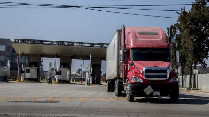 SRE descarta impacto en camioneros mexicanos por suspensión de visas en EU