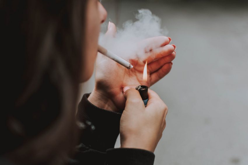 Proponen elevar a 21 años la edad mínima para vender tabaco en Chile