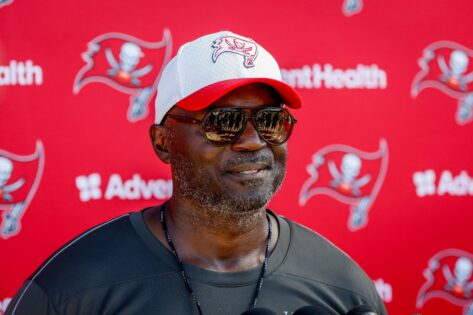 Camp Fights: Todd Bowles’ Injured OT Loses It as Bucs–Titans Joint Practice Turns Violent Todd Bowles' Bucs–Titans joint practice turned chaotic, reminding fans why football’s emotional edge is back i