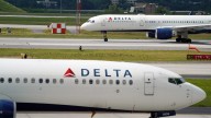 Delta, United sued for selling windowless 'window seats'