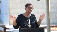 Curry resigns as Gainesville city manager