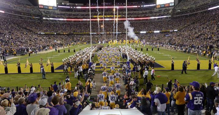 Scott Rabalais: LSU working through process of 'passing the mic' at Tiger Stadium