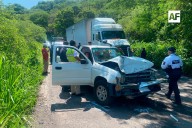 Accidente de frente entre dos camionetas en carretera Villa de Álvarez–Minatitlán; cinco personas resultan lesionadas