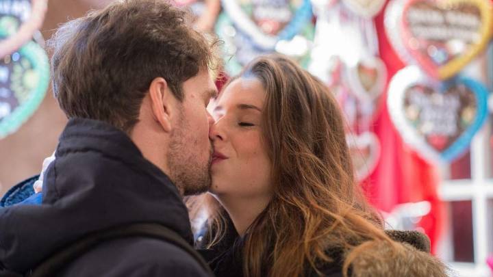 Besos sí, milagros no: la historia del falso psicólogo que recetaba amor antes de ir al trabajo