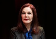 Priscilla Presley es acusada de aprovechar la muerte de su hija, Lisa Marie, para recuperar el control de su fideicomiso
