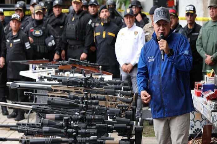 Diosdado: Corina Machado y Simonovis están detrás de armas incautadas