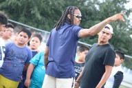 Exjugador de la NFL comparte con niños y niñas de Saltillo técnicas de entrenamiento