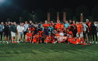 No. 6 Clemson Downs South Carolina 4