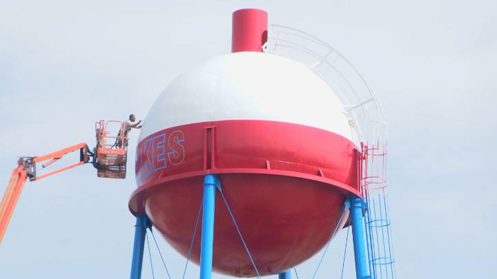 Iconic Pequot Lakes Water Tower Gets New Paint Job