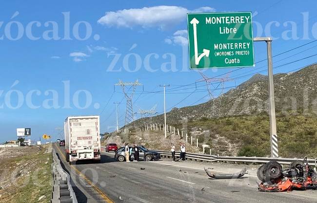 Joven en cuatrimoto provoca accidente sobre carretera Saltillo