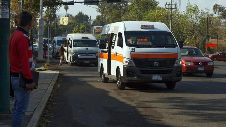 Chofer de combi queda herido tras accidente en el Libramiento Oriente