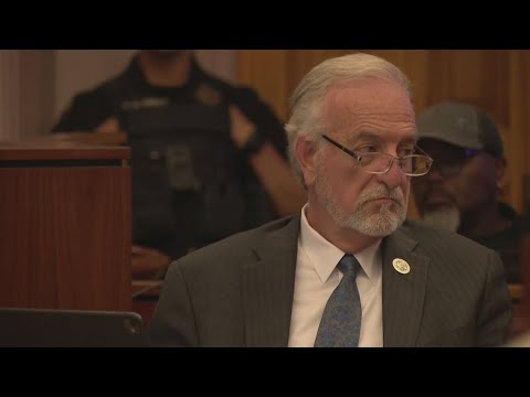 Stockton debates contract extension for city leader
