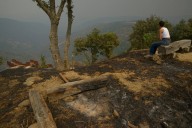 El incendio en Monterrei provoca evacuaciones y confinamientos nocturnos