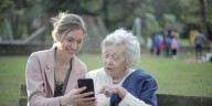 Abuelos a distancia: cómo la migración transforma el vínculo entre generaciones