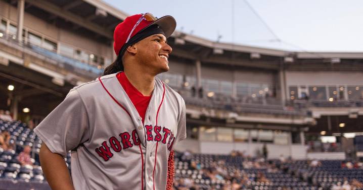 "The Password" Jhostynxon Garcia called up to Majors by Boston Red Sox