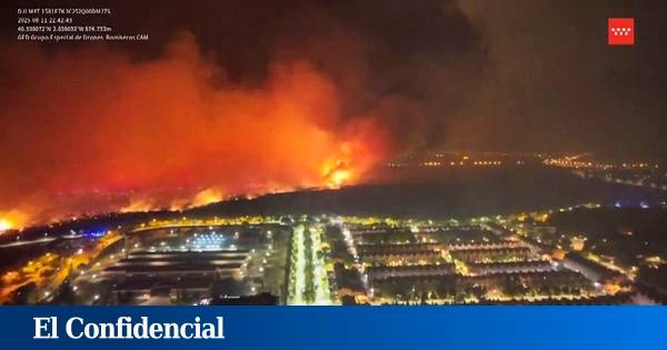 Las imágenes del incendio de Tres Cantos: así trabajan los servicios de emergencias para apagar las llamas