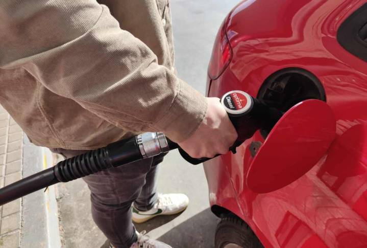 Consulta, pueblo a pueblo, cuál es la gasolinera más barata este puente de agosto
