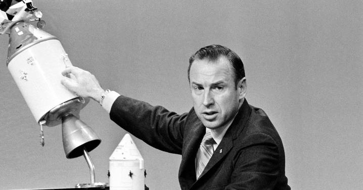 James Lovell, Apollo 13 moon mission leader dies at 97