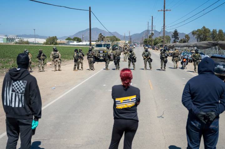 Demanda al DHS manifestante herido en redada de ICE en Ventura