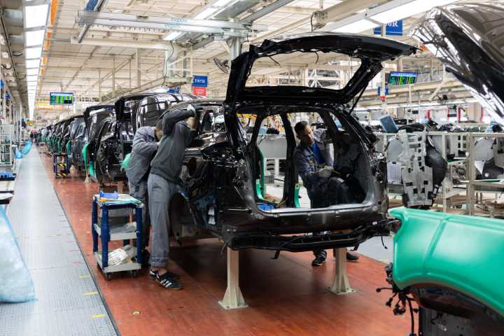 Ford lanzará una nueva plataforma de vehículos eléctricos y una camioneta en la planta de ensamblaje de Louisville