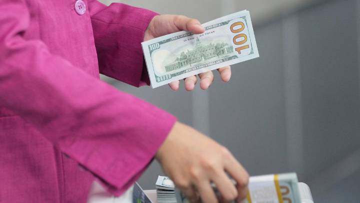 El dólar blue volvió a caer y sigue siendo el más barato del mercado: a cuánto cotizó en Rosario