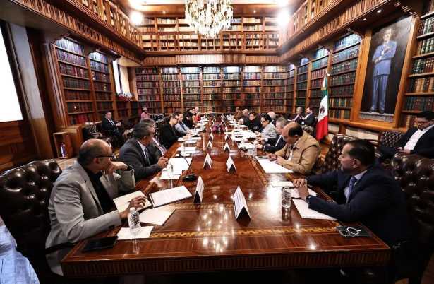 INE y Comisión presidencial sostienen primera reunión para reforma electoral